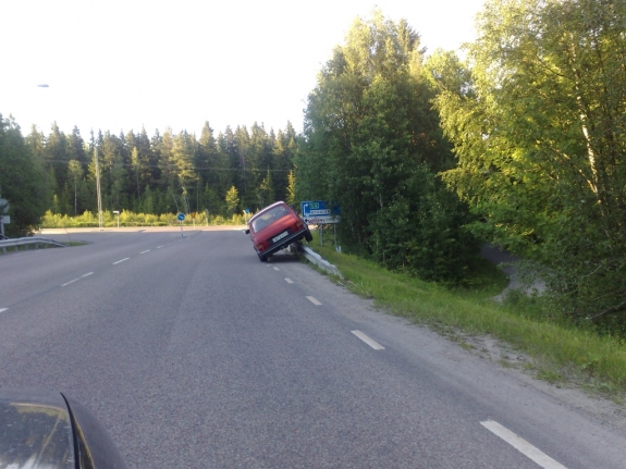 Bild: Rattfylla gjorde s�t parkering i Sundsvall :P